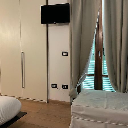 Elegante Camera Matrimoniale Con Balcone A 500 Mt Dal Mare مارينا دي كارّارا المظهر الخارجي الصورة
