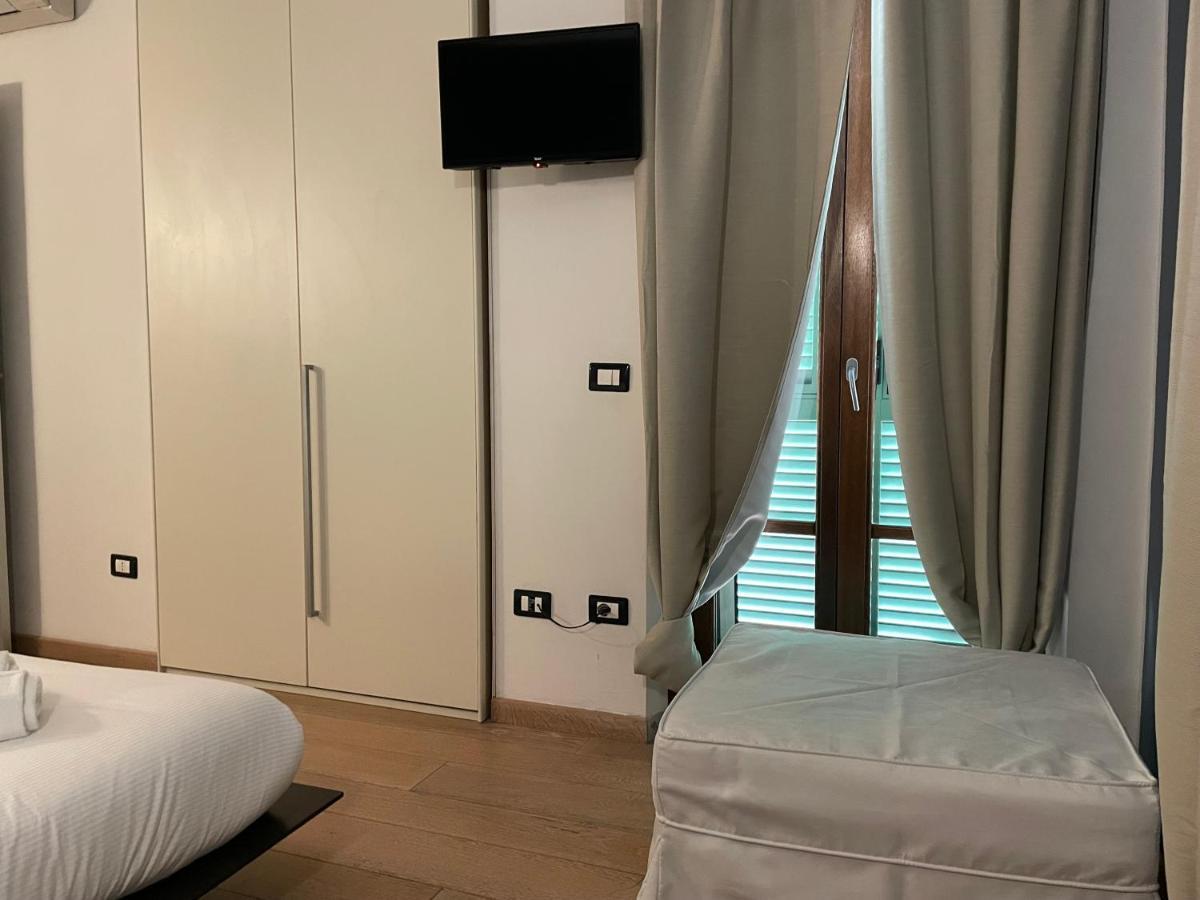 Elegante Camera Matrimoniale Con Balcone A 500 Mt Dal Mare مارينا دي كارّارا المظهر الخارجي الصورة